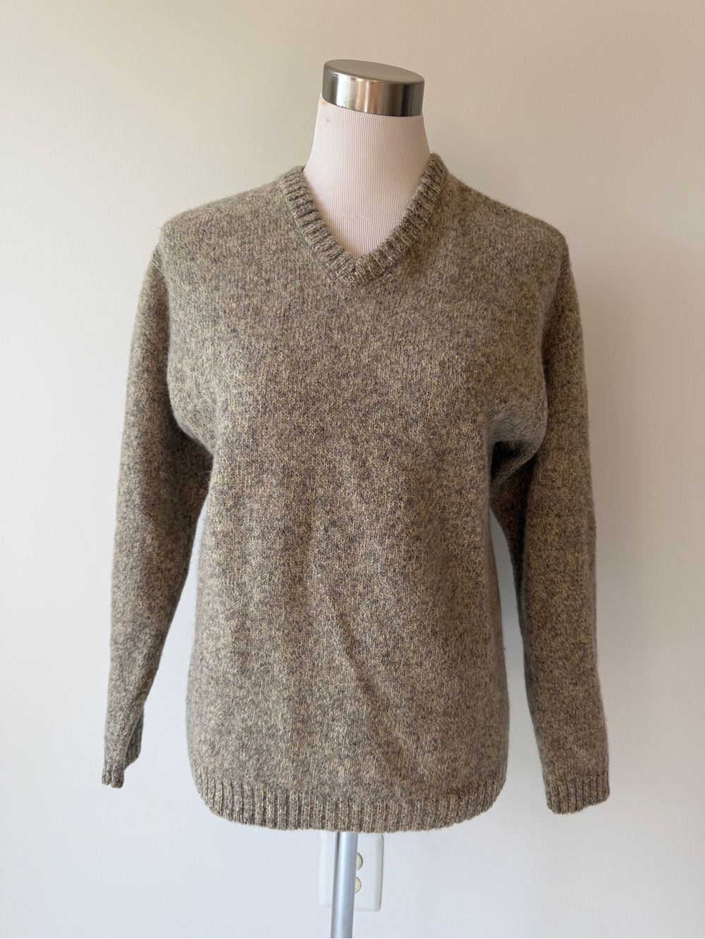 J Crew Tan Oatmeal 100% Shetland Wool Greige V Neck Marled Sweater Pullover, S